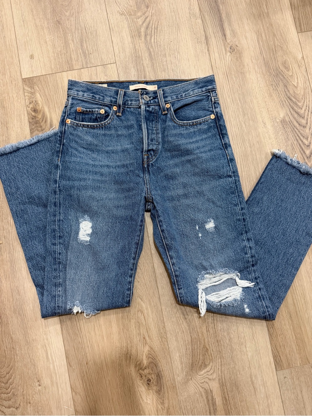 Levi’s Wedgie Straight Distressed Jeans- Size 25